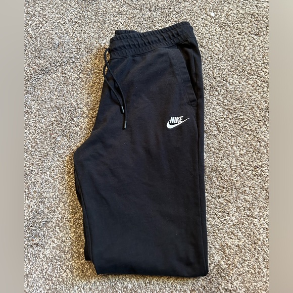 Black Nike joggers - Picture 1 of 5